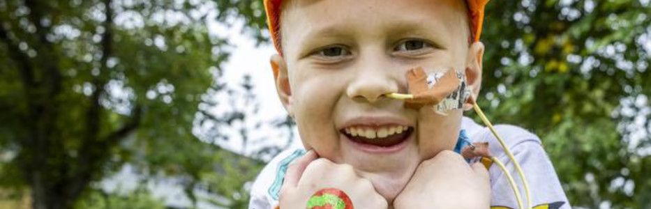 Apple Watches trialled to detect infections in cancer kids